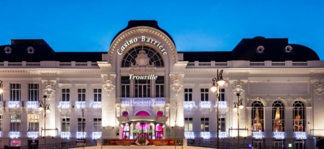 Entrée principale du Casino Barrière Trouville